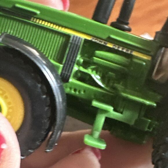 John Deere, Ertl, Farm Toy Tractor 46574 Agriculture Enclosed Window Cab 4WD - Picture 12 of 15